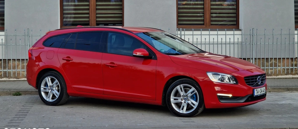 Volvo V60 cena 44700 przebieg: 221000, rok produkcji 2014 z Pionki małe 562